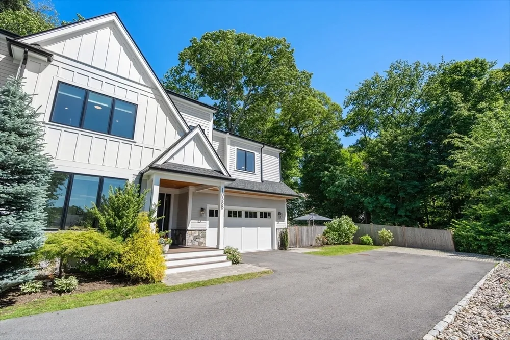 1058 Beacon St, Newton, MA 02459