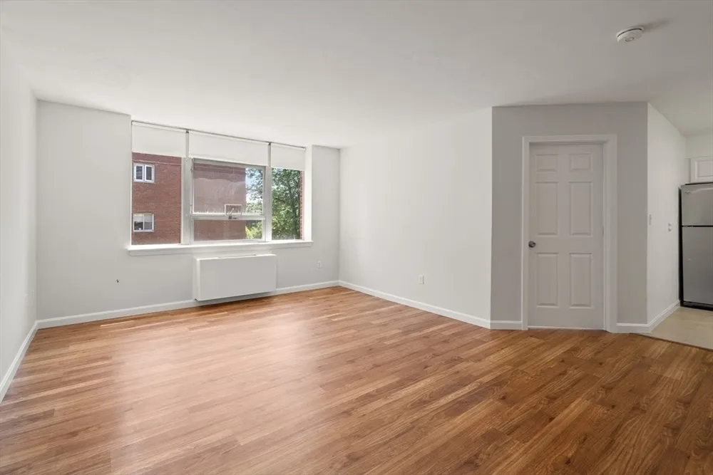 20 Hammond Pond Pkwy, Newton, MA 02467