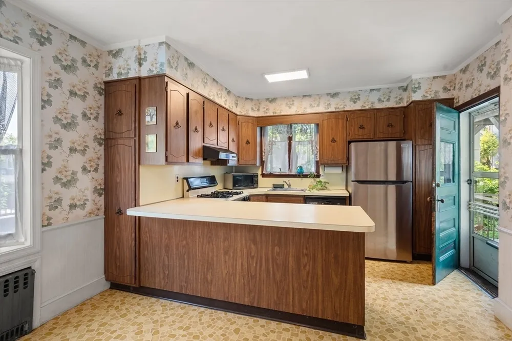 108 Langdon Ave, Watertown, MA 02472