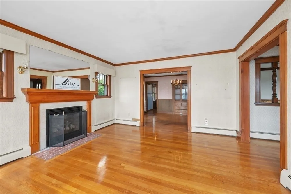 828 E Squantum St, Quincy, MA 02171