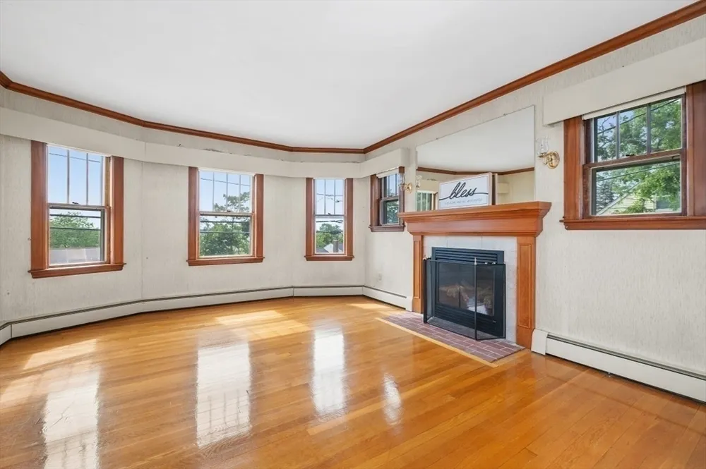 828 E Squantum St, Quincy, MA 02171