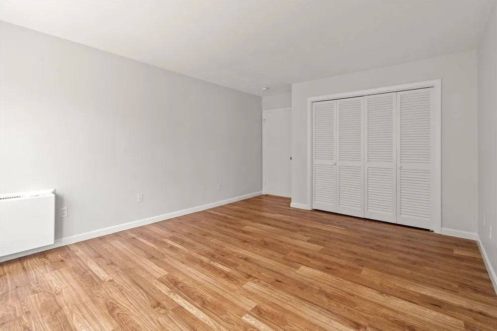20 Hammond Pond Pkwy, Newton, MA 02467