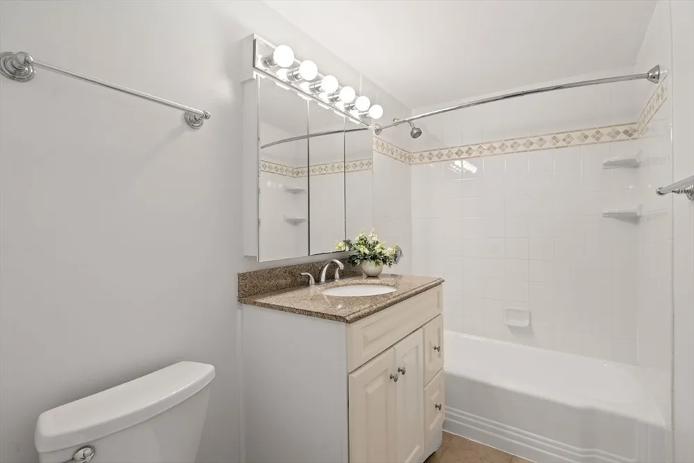 20 Hammond Pond Pkwy, Newton, MA 02467