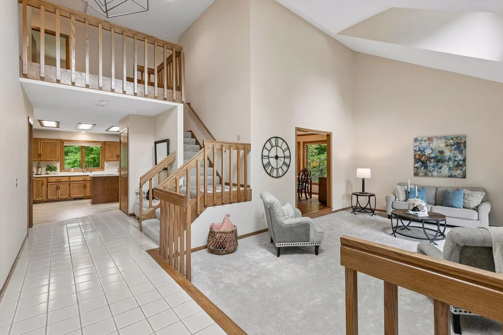 13673 Duluth Dr, Apple Valley, MN 55124