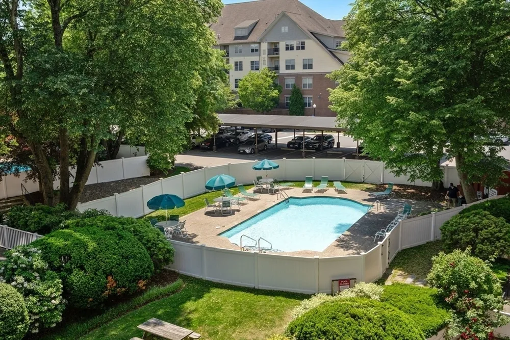 20 Hammond Pond Pkwy, Newton, MA 02467