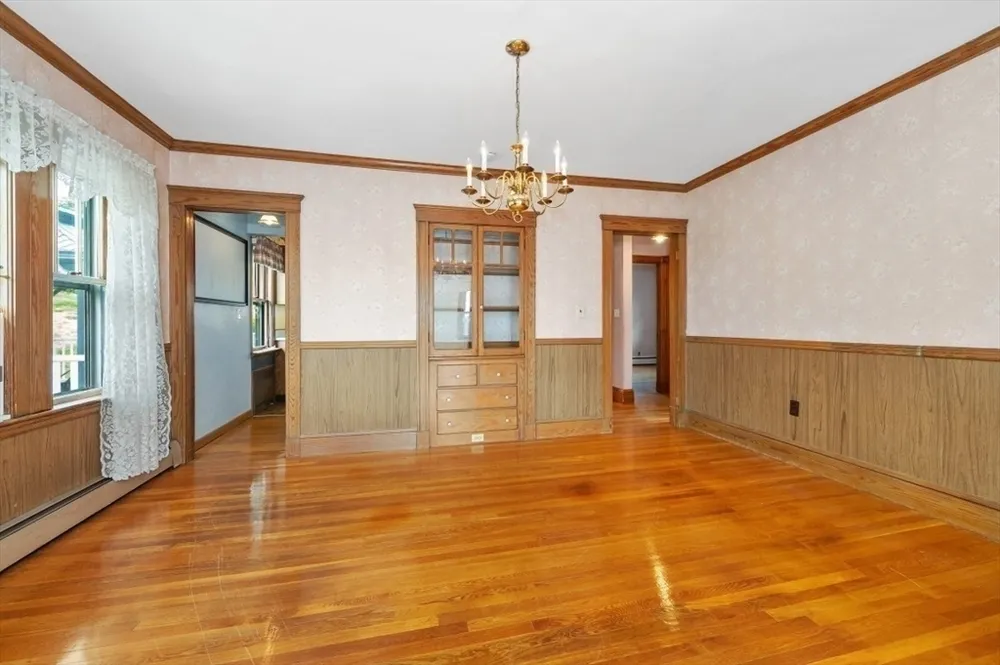 828 E Squantum St, Quincy, MA 02171