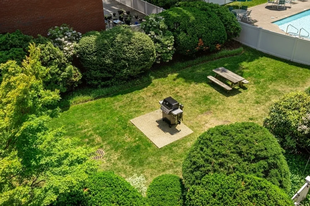 20 Hammond Pond Pkwy, Newton, MA 02467