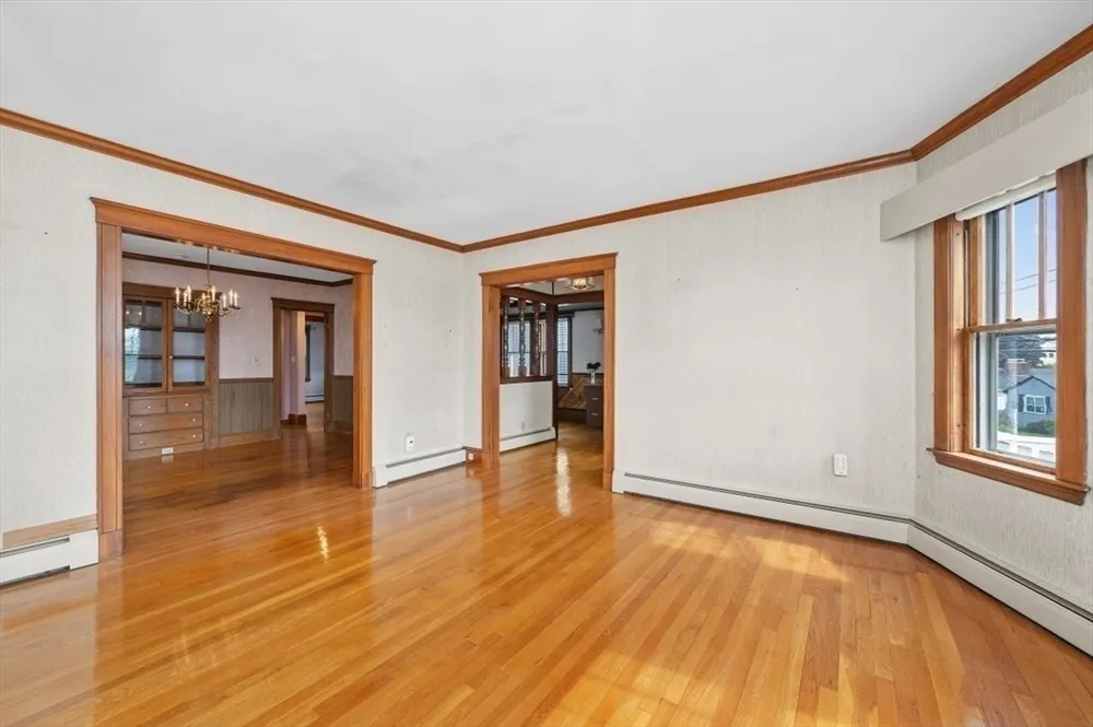 828 E Squantum St, Quincy, MA 02171
