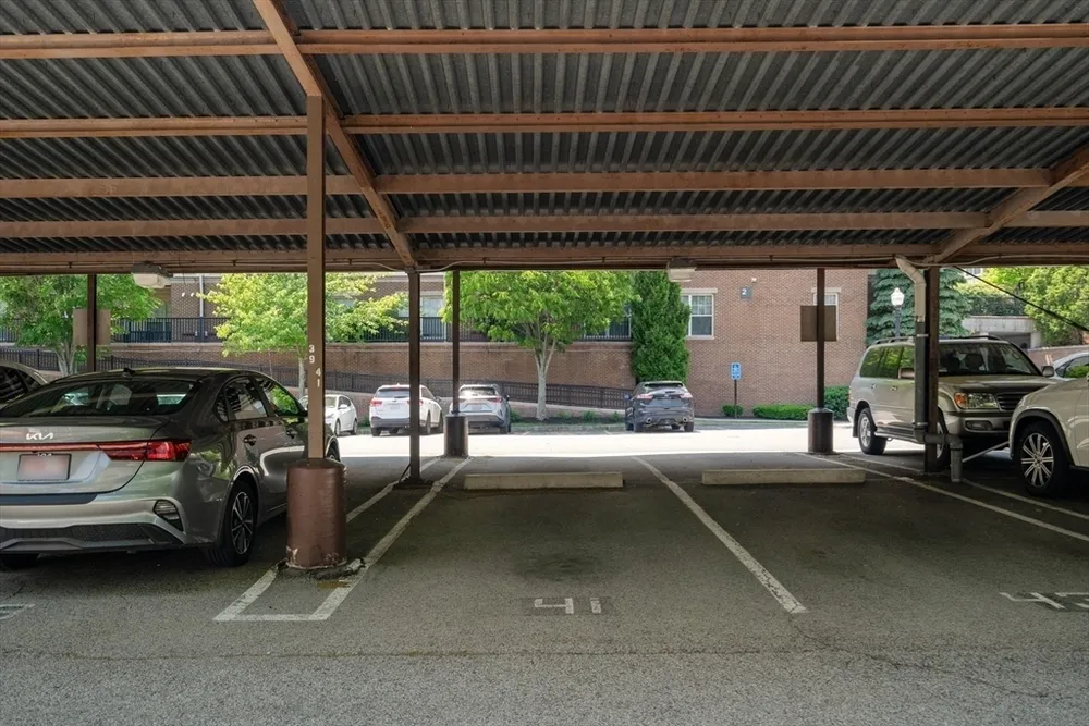 20 Hammond Pond Pkwy, Newton, MA 02467