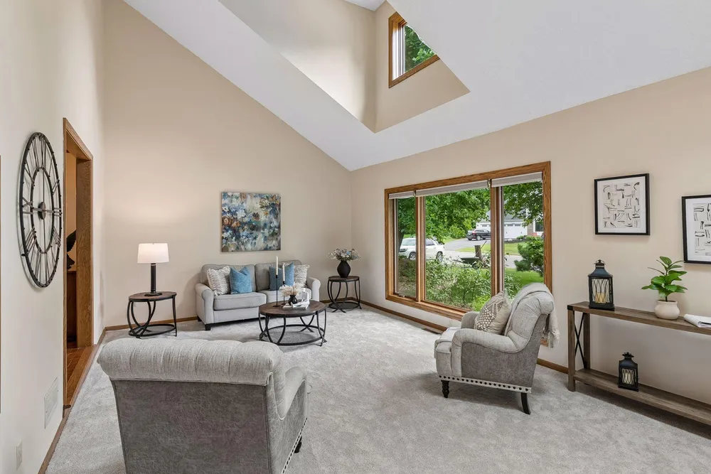 13673 Duluth Dr, Apple Valley, MN 55124