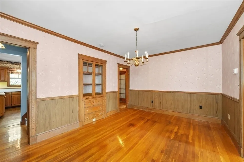 828 E Squantum St, Quincy, MA 02171