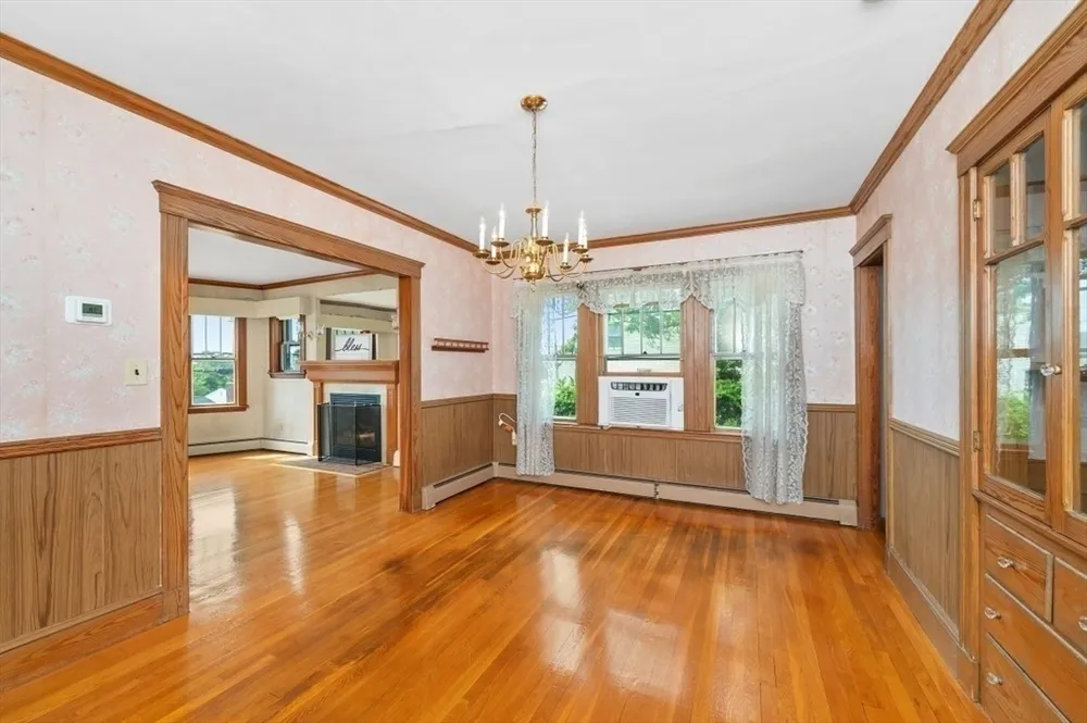 828 E Squantum St, Quincy, MA 02171