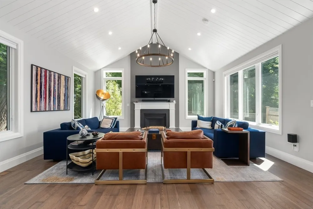 1058 Beacon St, Newton, MA 02459