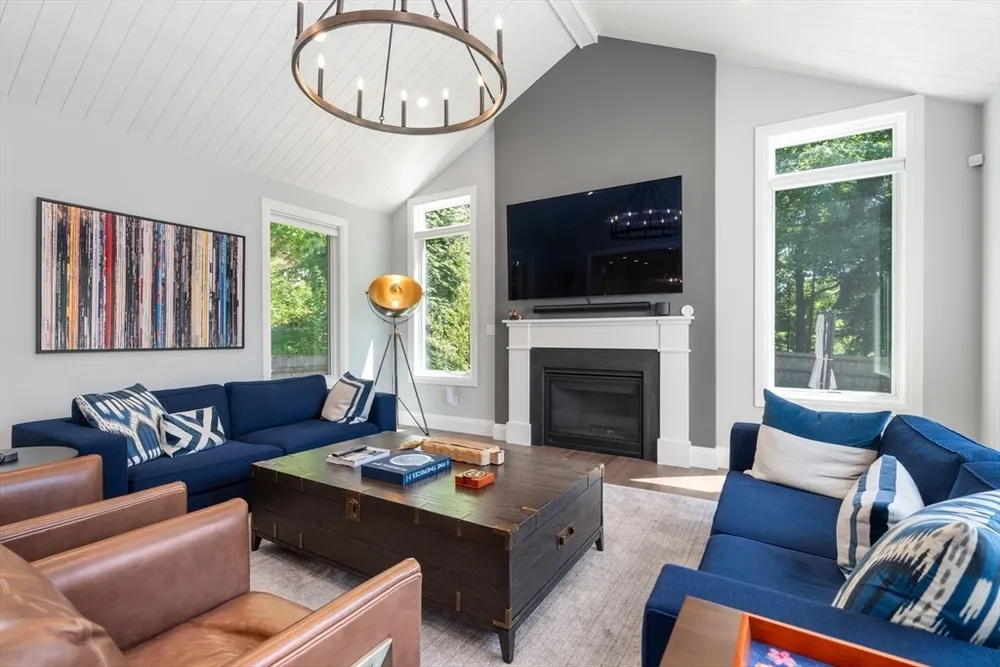 1058 Beacon St, Newton, MA 02459