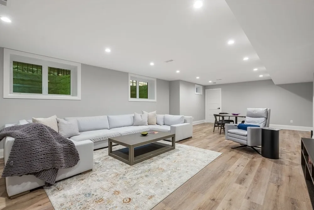 1058 Beacon St, Newton, MA 02459