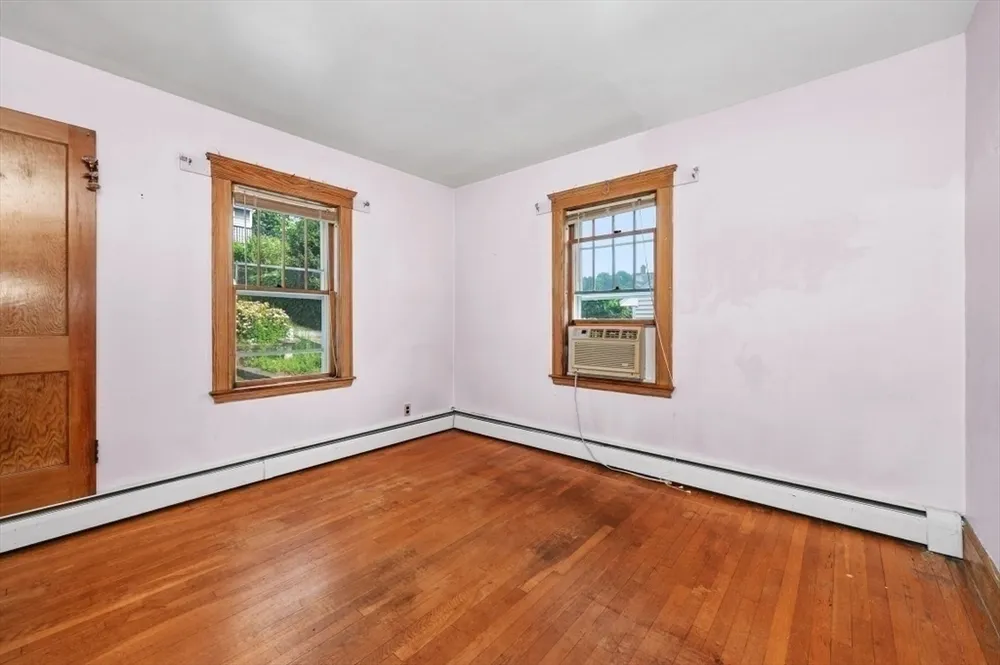 828 E Squantum St, Quincy, MA 02171