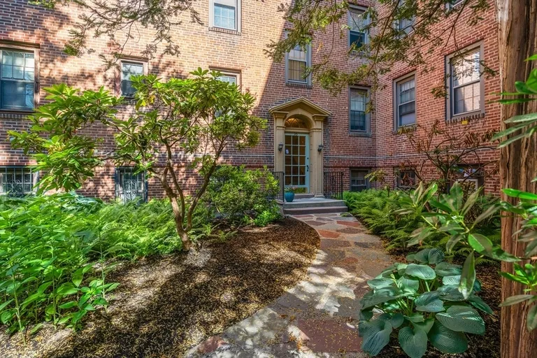 16 Ware St, Cambridge, MA 02138