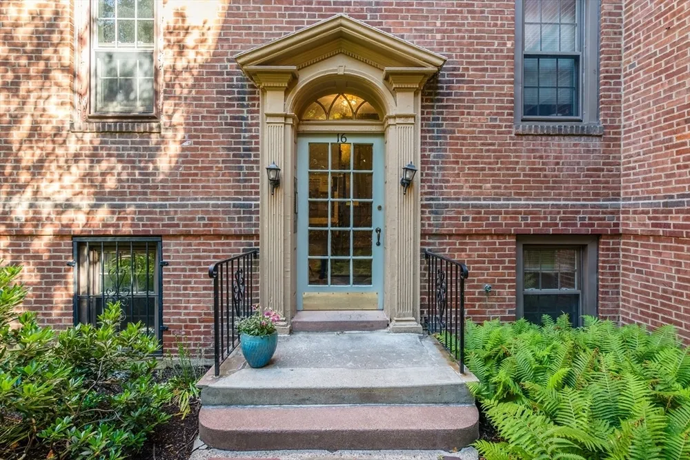 16 Ware St, Cambridge, MA 02138
