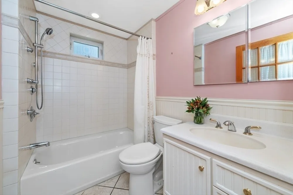 828 E Squantum St, Quincy, MA 02171