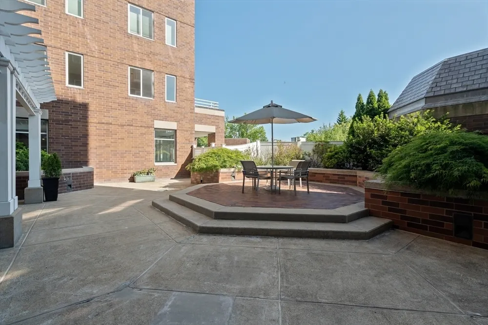 950 Massachusetts Ave, Cambridge, MA 02139