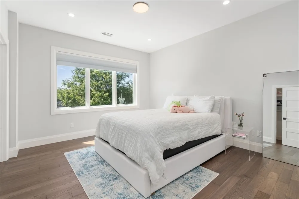 1058 Beacon St, Newton, MA 02459