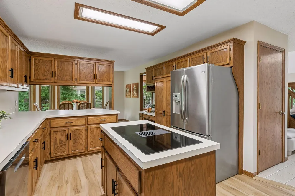 13673 Duluth Dr, Apple Valley, MN 55124