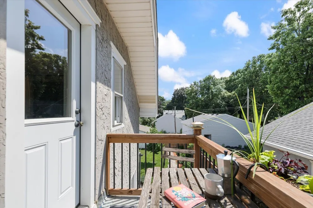 1068 Pleasant Ave, St Paul, MN 55102-3311