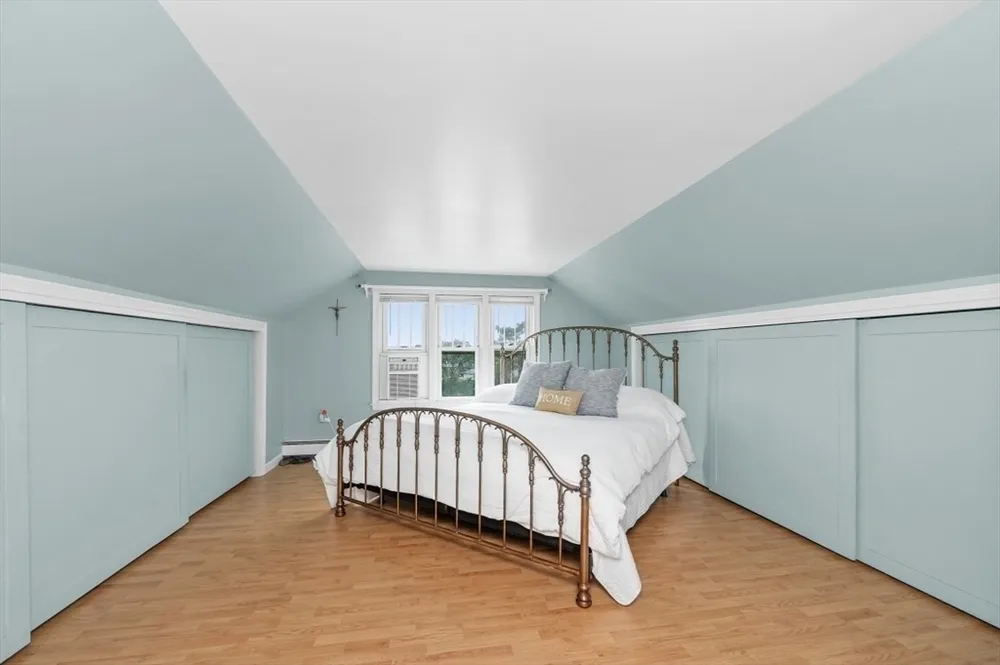 828 E Squantum St, Quincy, MA 02171