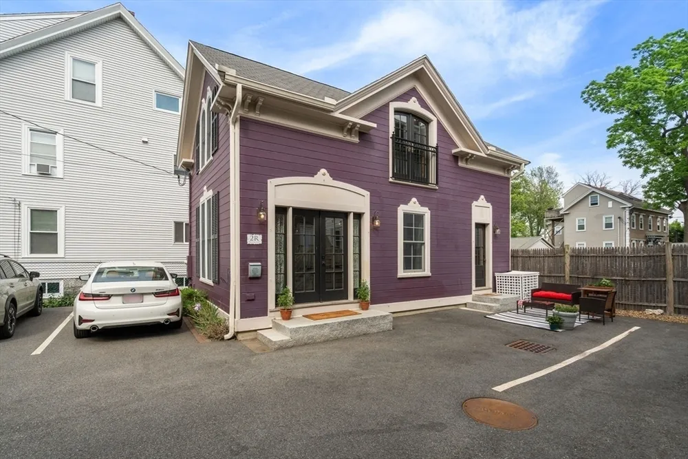 2 Dearborn St, Salem, MA 01970