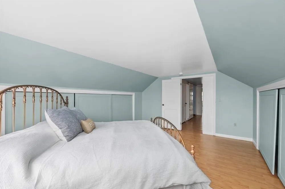 828 E Squantum St, Quincy, MA 02171