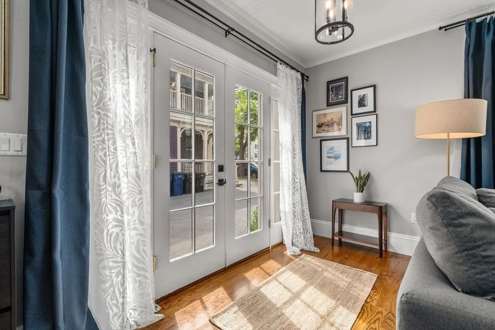 2 Dearborn St, Salem, MA 01970