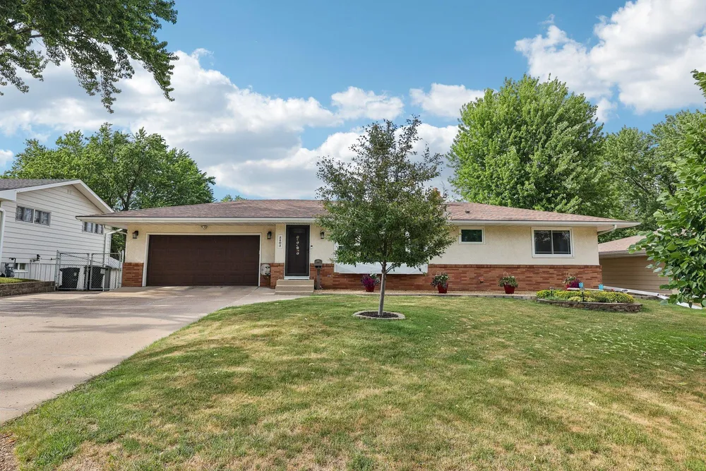 3403 71st St E, Inver Grove Heights, MN 55076