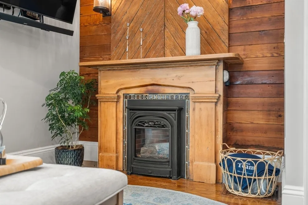 2 Dearborn St, Salem, MA 01970