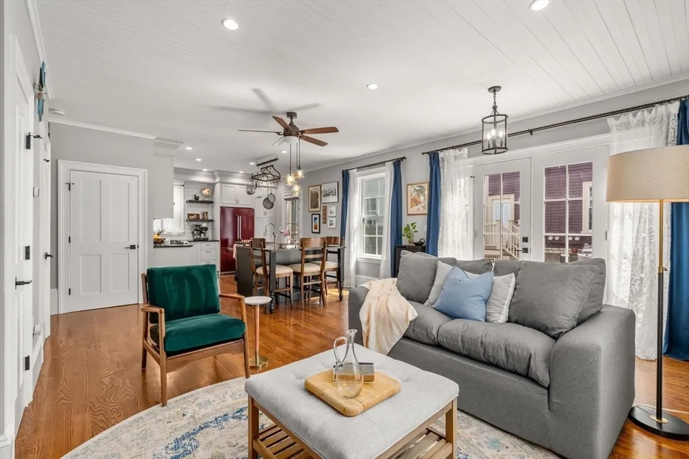 2 Dearborn St, Salem, MA 01970