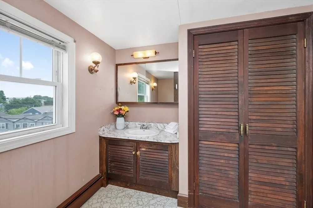 828 E Squantum St, Quincy, MA 02171