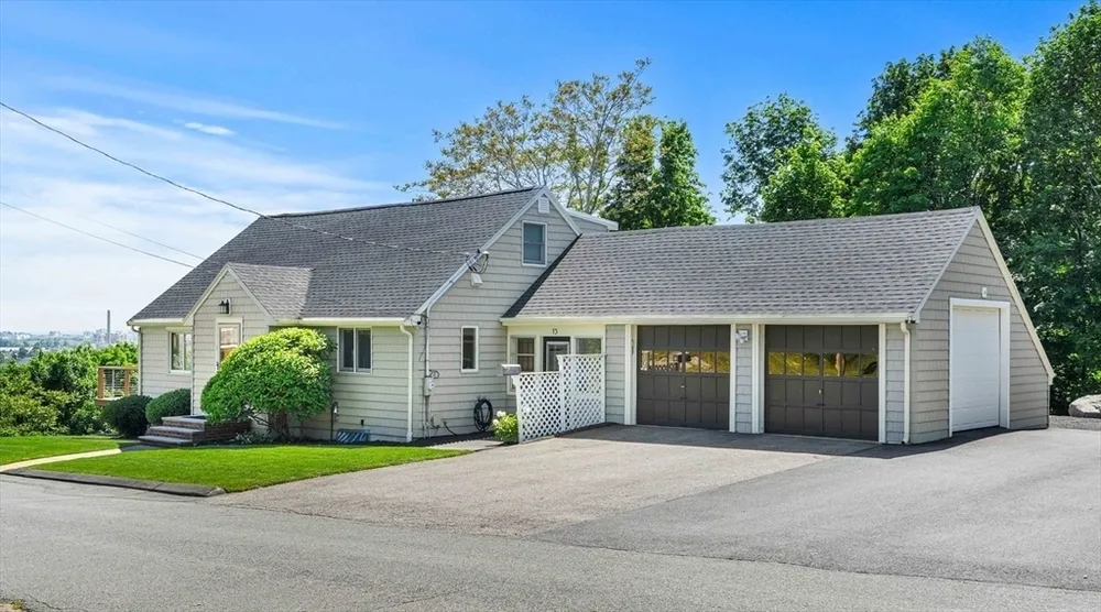 13 Curtis St, Lynn, MA 01905