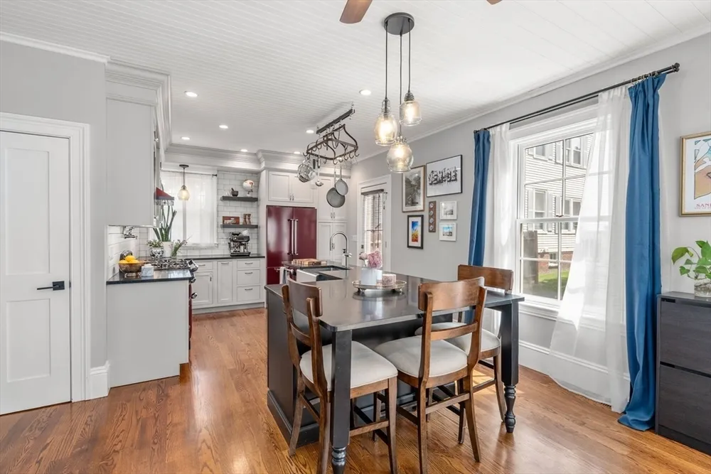2 Dearborn St, Salem, MA 01970