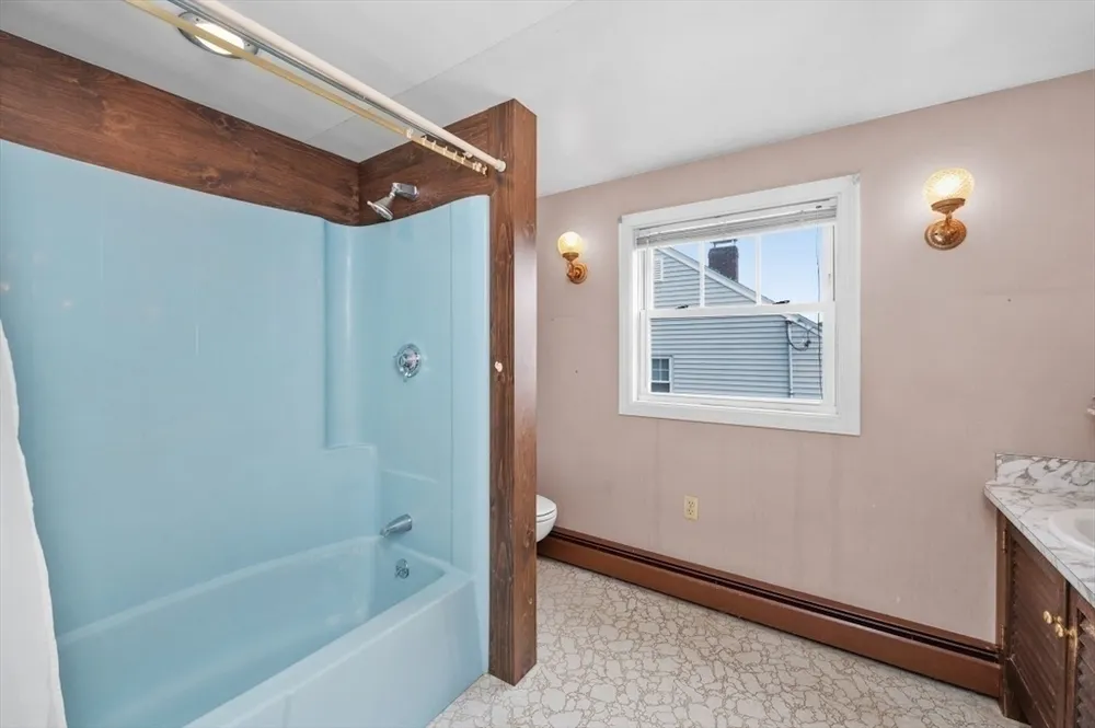 828 E Squantum St, Quincy, MA 02171