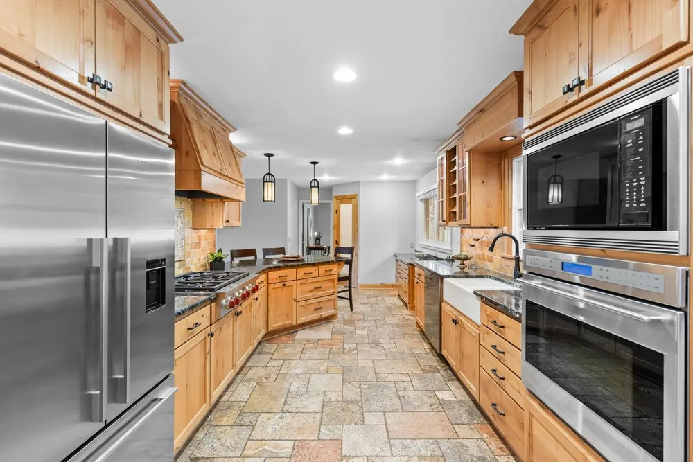5309 Birchcrest Dr, Edina, MN 55436