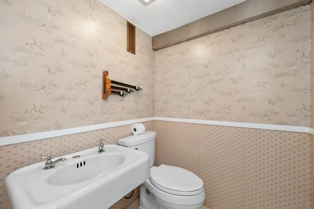 828 E Squantum St, Quincy, MA 02171
