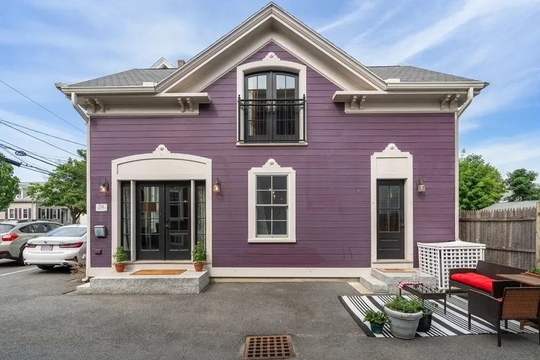 2 Dearborn St, Salem, MA 01970