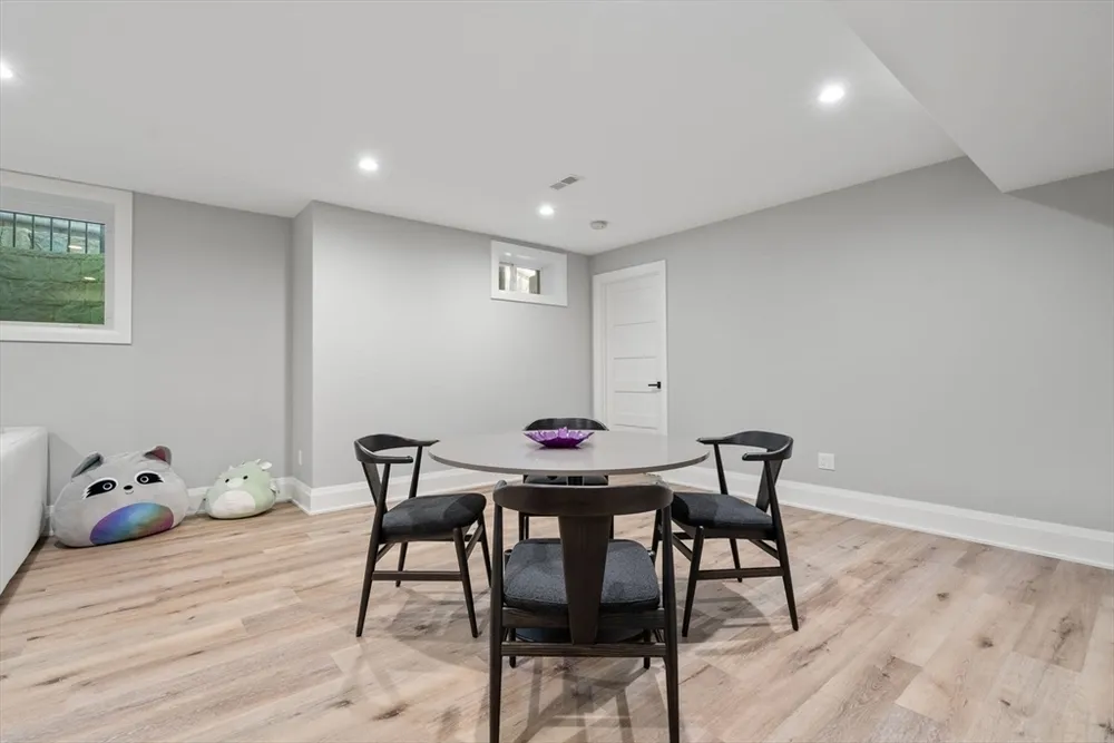 1058 Beacon St, Newton, MA 02459