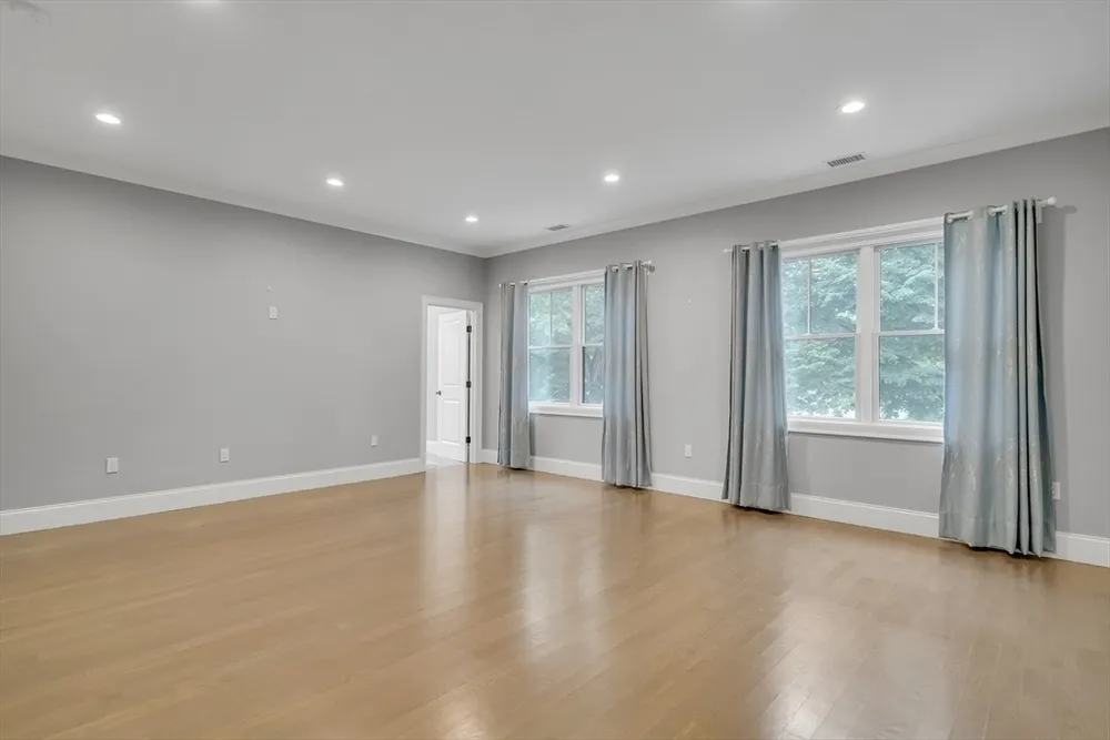 112 Osborne Path, Newton, MA 02459