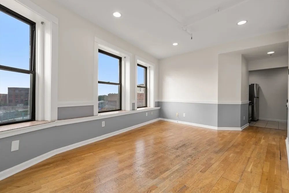 7 Central Square, Lynn, MA 01901