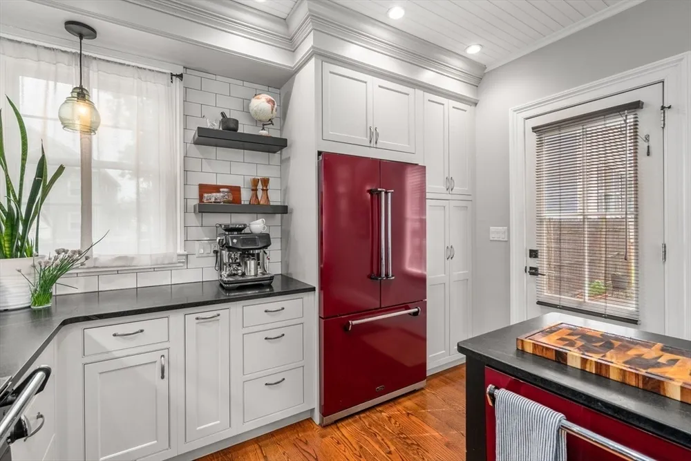 2 Dearborn St, Salem, MA 01970