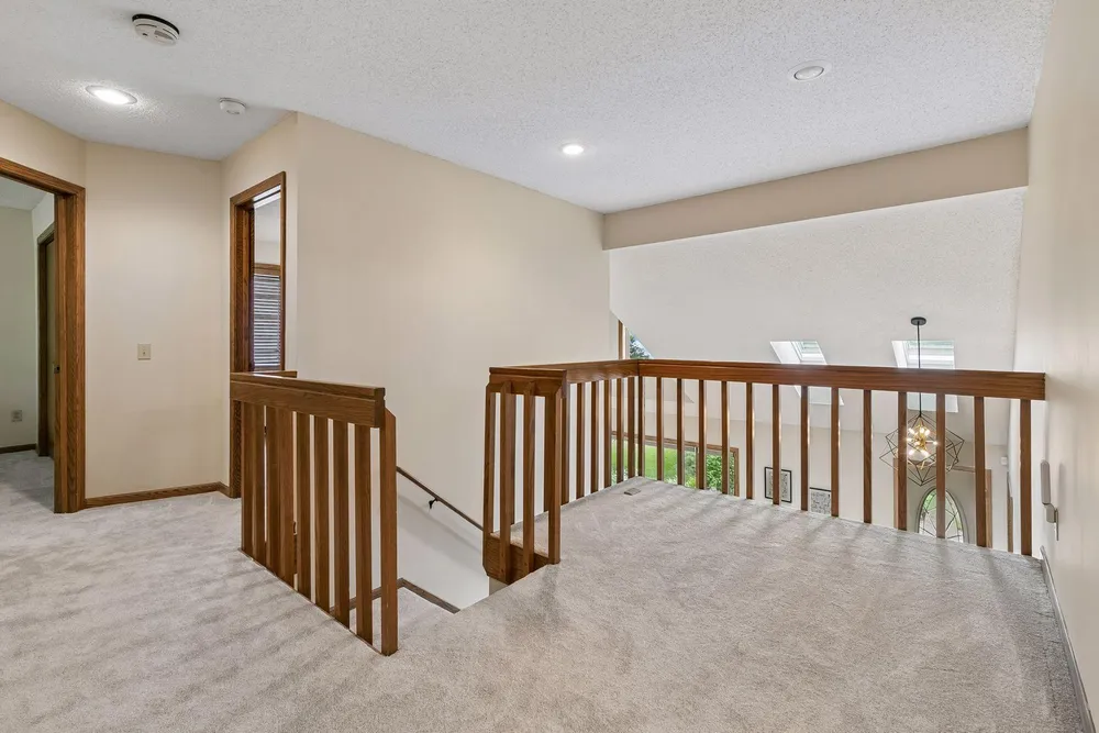 13673 Duluth Dr, Apple Valley, MN 55124