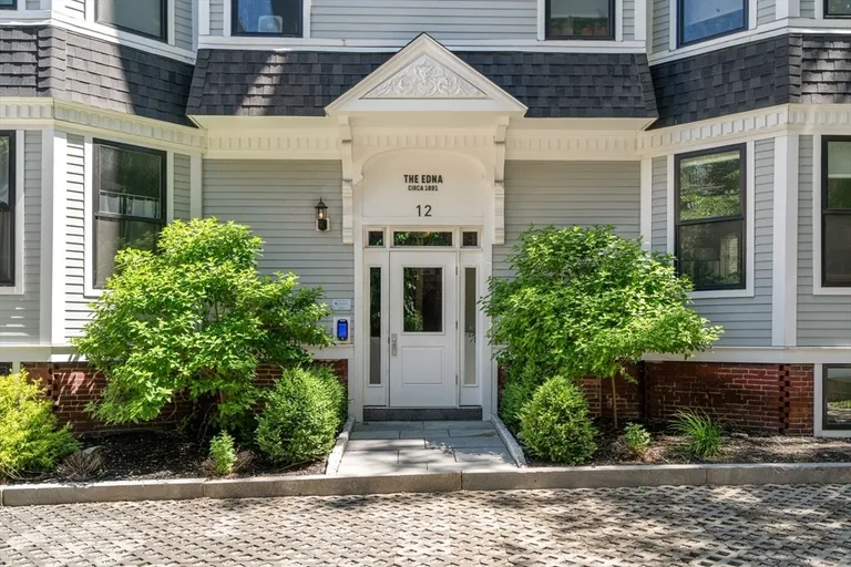 12 Arnold Circle, Cambridge, MA 02139