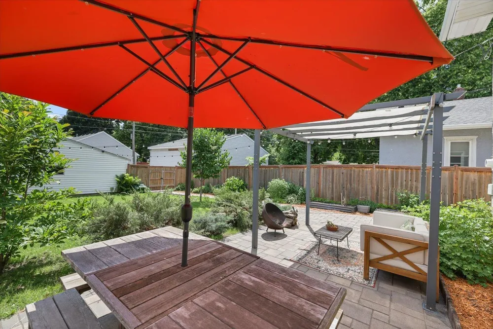 1068 Pleasant Ave, St Paul, MN 55102-3311