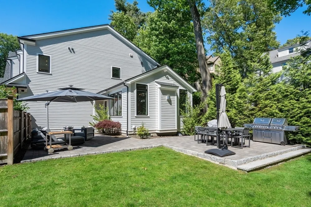 1058 Beacon St, Newton, MA 02459
