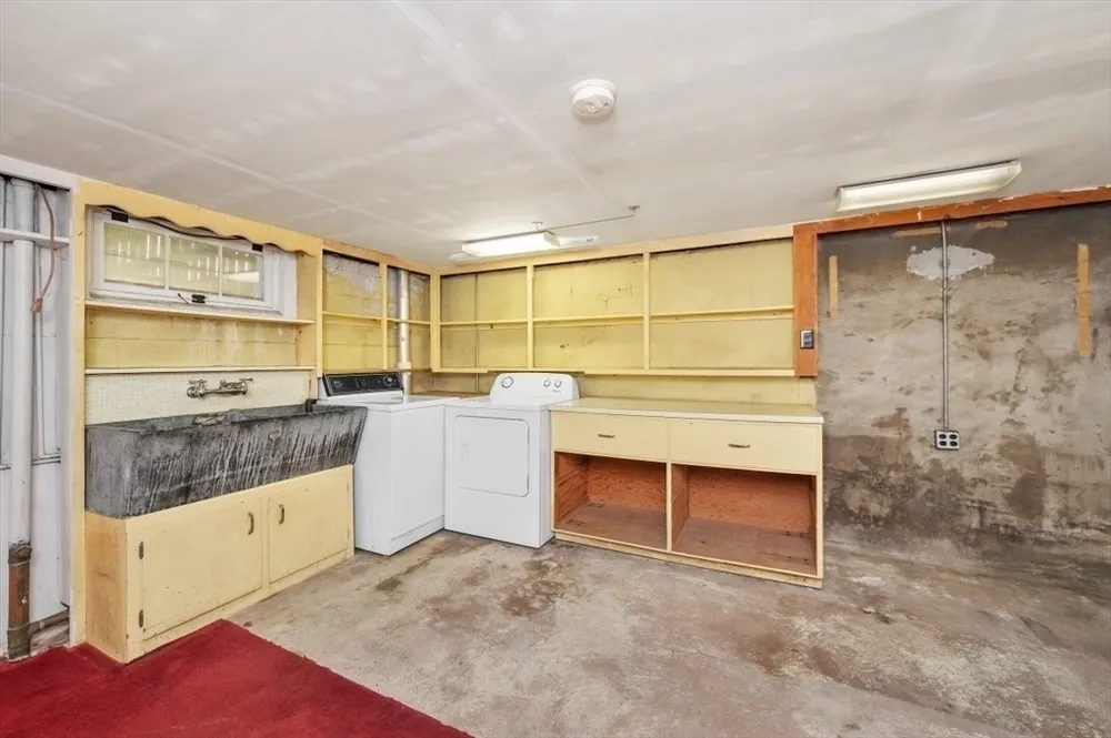 828 E Squantum St, Quincy, MA 02171